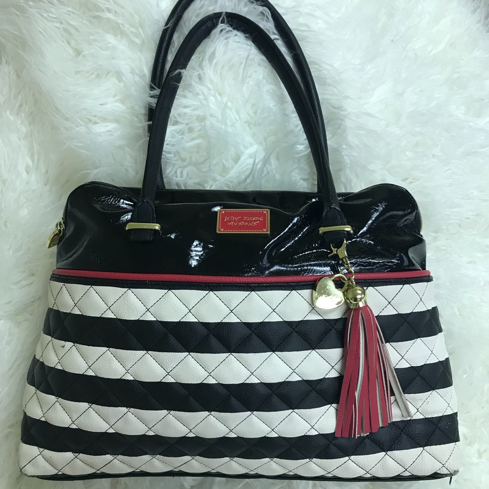 BETSEY JOHNSON Shoulder Bag 🌹🖤🌹